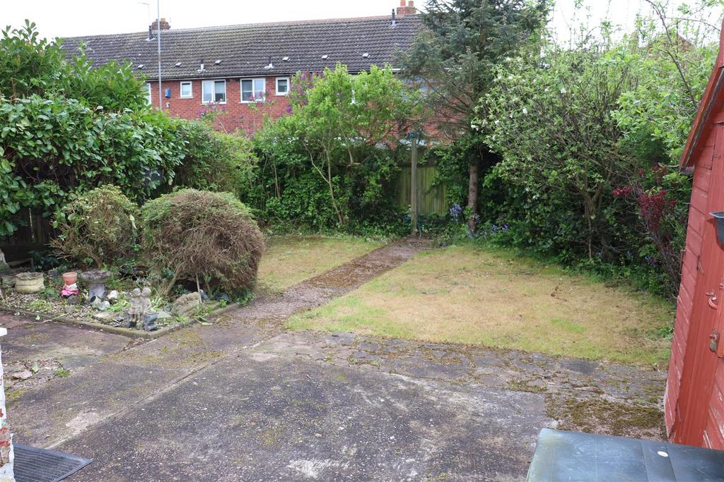 Wide rear garden