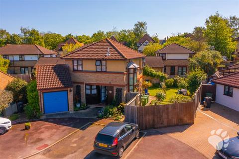 3 bedroom detached house for sale, Osterley Drive, Basildon SS16