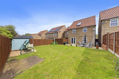 4 bedroom detached house for sale, Thruxton Close, Kettering NN15