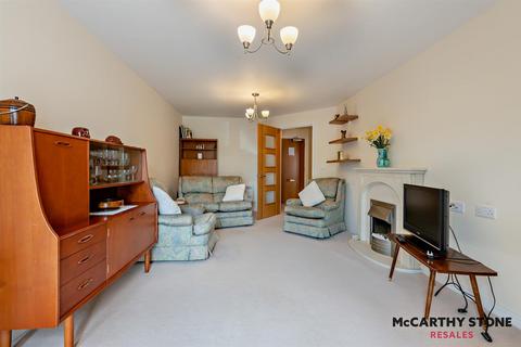 1 bedroom apartment for sale, Farringford Court, Avenue Road, Lymington, Hampshire, SO41 9PA