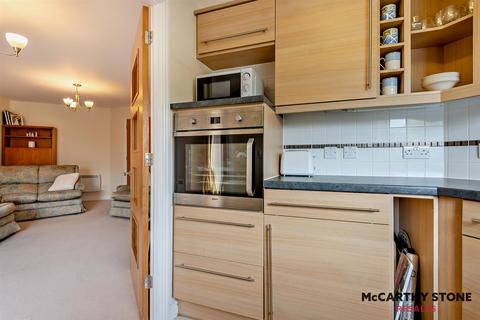 1 bedroom apartment for sale, Farringford Court, Avenue Road, Lymington, Hampshire, SO41 9PA