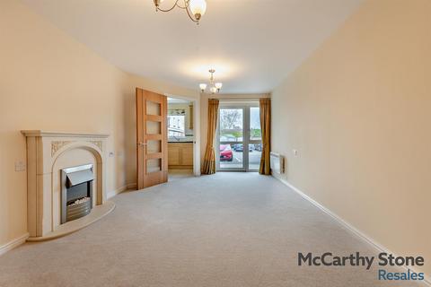 1 bedroom apartment for sale, Farringford Court, Avenue Road, Lymington, Hampshire, SO41 9PA