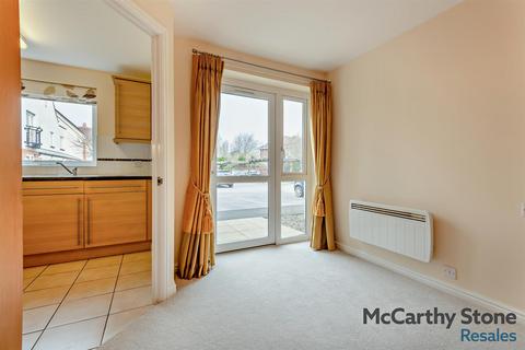 1 bedroom apartment for sale, Farringford Court, Avenue Road, Lymington, Hampshire, SO41 9PA