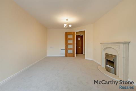 1 bedroom apartment for sale, Farringford Court, Avenue Road, Lymington, Hampshire, SO41 9PA