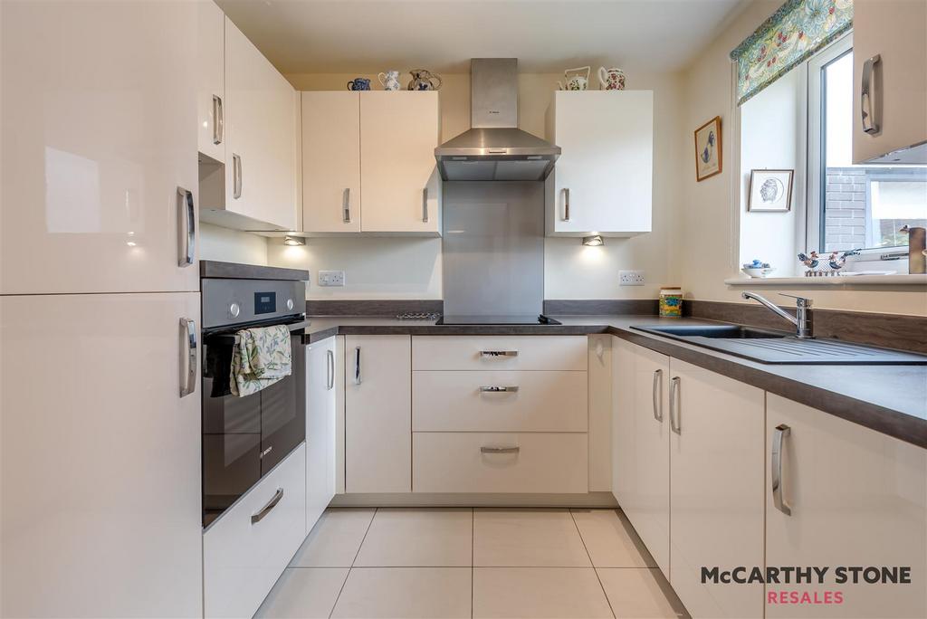8595970-interior10.jpg
