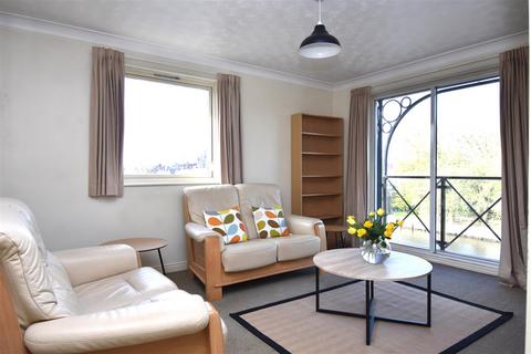 1 bedroom flat to rent, Bishops Wharf