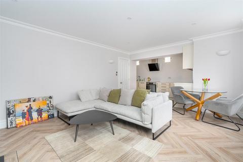 2 bedroom apartment to rent, Richmond Avenue, Barnsbury