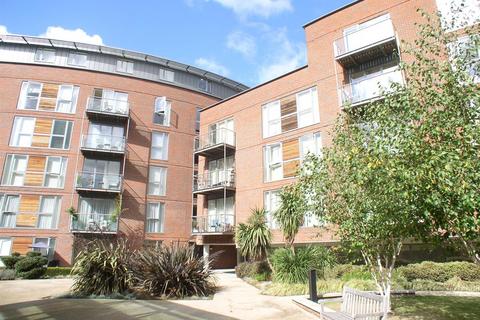 1 bedroom flat to rent, The Heart, Walton-On-Thames