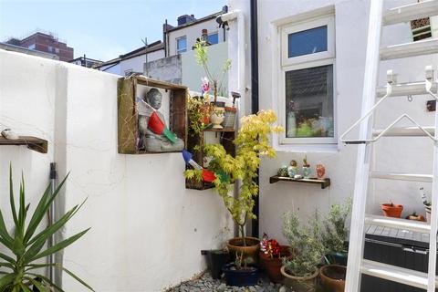 2 bedroom end of terrace house for sale, Hatherley Road, St. Leonards-On-Sea