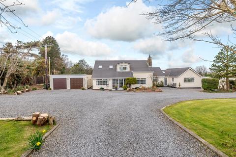 6 bedroom house for sale, Brynrefail, Dulas