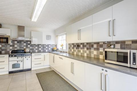 undefined, Brynrefail, Dulas