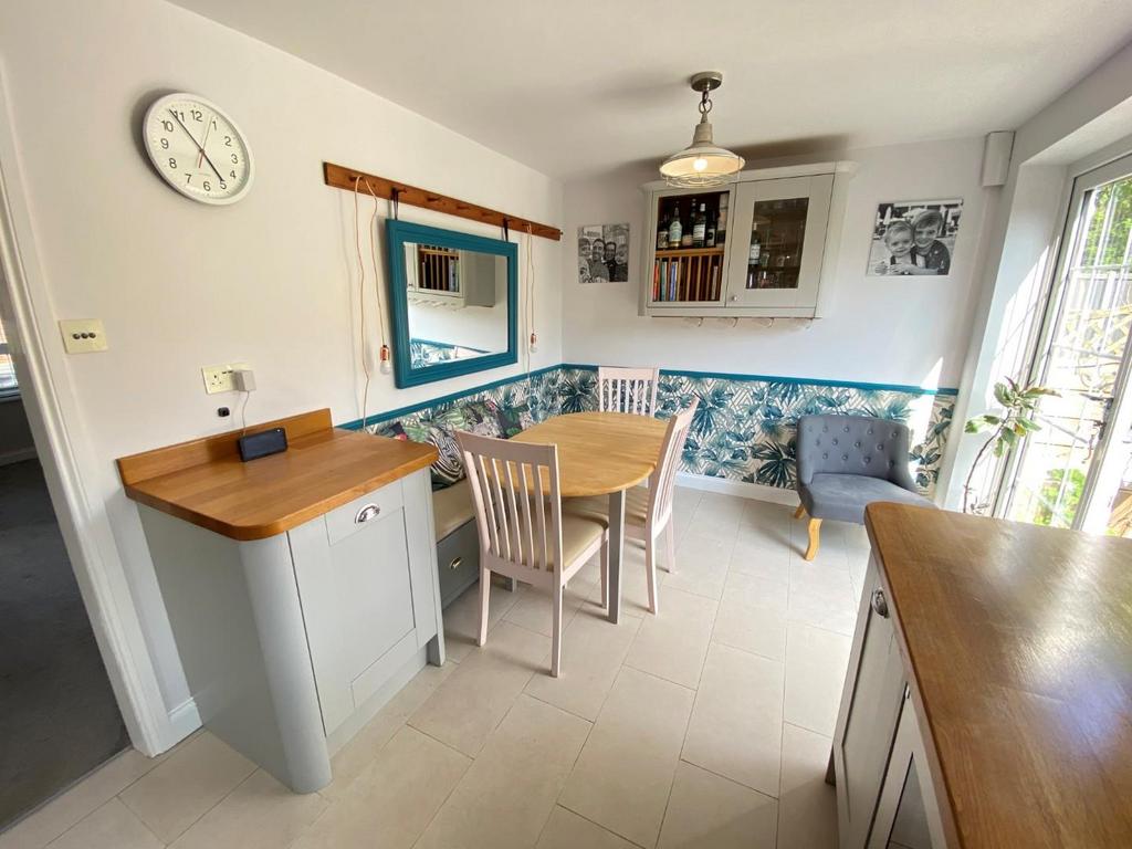 Kitchen 2.jpg