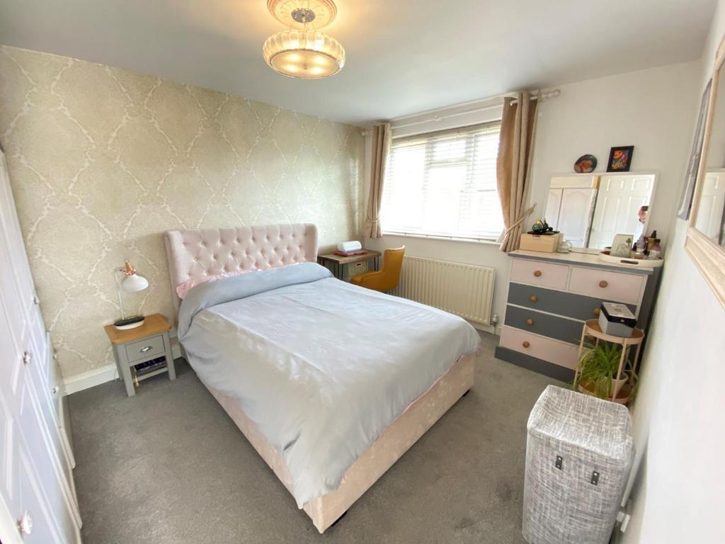 Bed 1.jpg