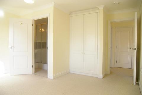 2 bedroom flat for sale, Hanbury Square, Petersfield, Hampshire