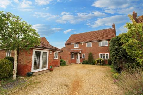 5 bedroom detached house for sale, Greenfields Road, Dereham