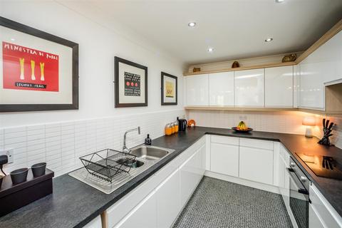 2 bedroom apartment for sale, Oakwood Gardens, Halifax HX2