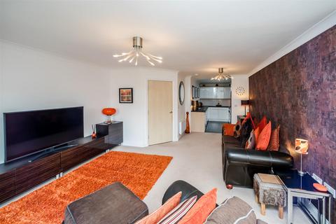 2 bedroom apartment for sale, Oakwood Gardens, Halifax HX2