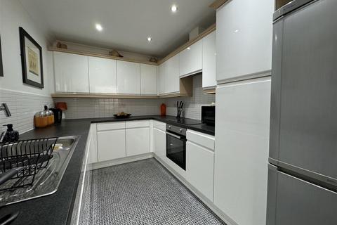 2 bedroom apartment for sale, Oakwood Gardens, Halifax HX2