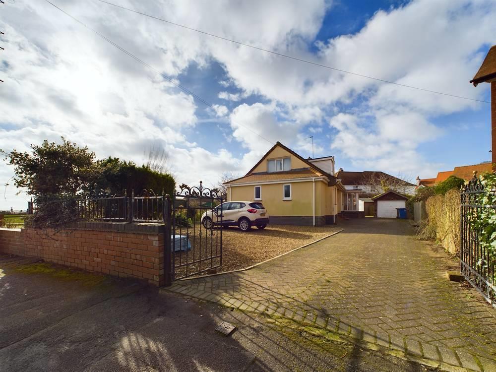 Trafalgar Crescent, Bridlington 4 bed detached bungalow £450,000