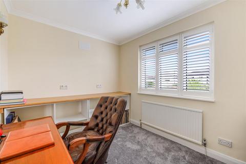 22 Hambledon Hill, Epsom, KT18 7BZ