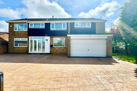 5 bedroom detached house for sale, Hall Drive, Middlesbrough