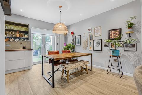3 The Close, Richmond, TW9 4QW