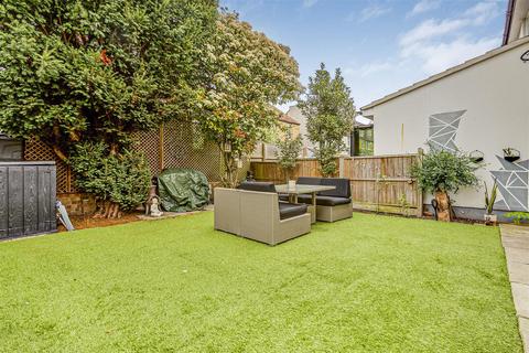3 The Close, Richmond, TW9 4QW