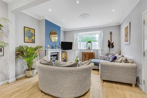 3 The Close, Richmond, TW9 4QW