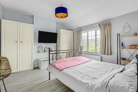 3 The Close, Richmond, TW9 4QW