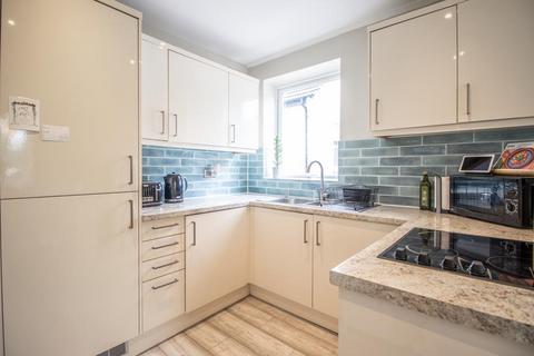 2 bedroom flat for sale, Hadleigh Road, Westcliff-on-Sea SS0