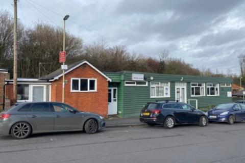 Bar and nightclub for sale, Dave's Bar, Station Approach, Andover, Hampshire, SP10 3HW