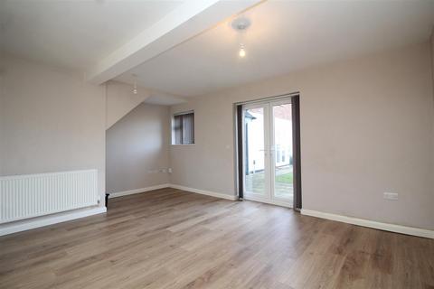 2 bedroom apartment to rent, Coneygree Road, Stanground, Peterborough