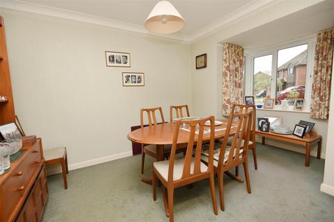 12 Briar Close, Gillingham, SP8 4SS