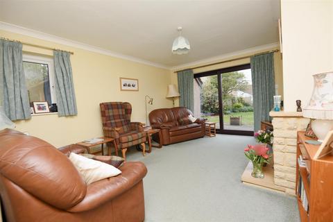 12 Briar Close, Gillingham, SP8 4SS