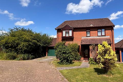 4 bedroom detached house for sale, Briar Close, Gillingham