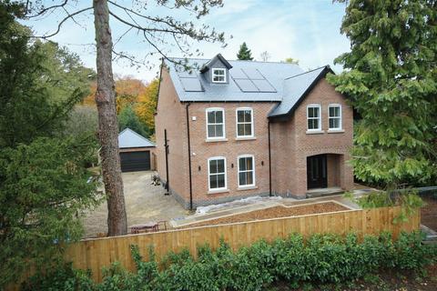 5 bedroom detached house for sale, Main Street, Elloughton