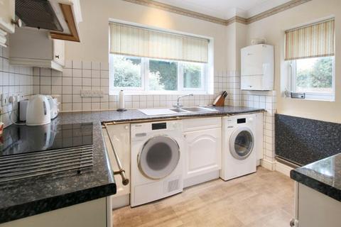 2 bedroom apartment for sale, GARLANDS ROAD, LEATHERHEAD, KT22