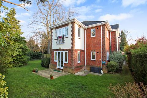 1 Tregarthen Place, Leatherhead, KT22 7XL