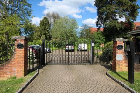 1 Tregarthen Place, Leatherhead, KT22 7XL