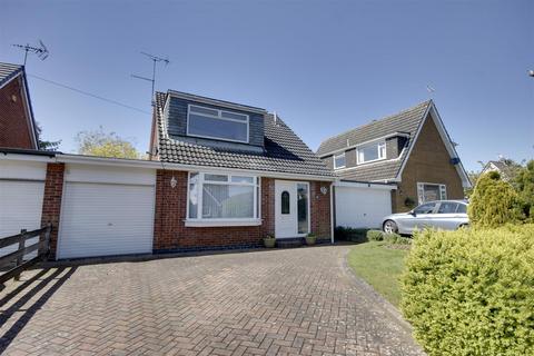 3 bedroom detached bungalow for sale, Castle Rise, South Cave