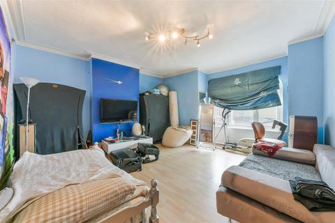 55 Replingham Road, London, SW18 5LU