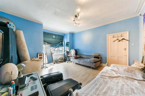 55 Replingham Road, London, SW18 5LU