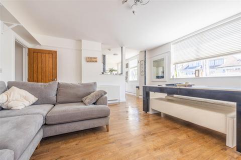 3 bedroom apartment for sale, VALKYRIE ROAD, Westcliff-On-Sea