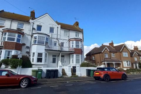 2 bedroom flat to rent, Cantelupe Road, Bexhill On Sea