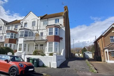 2 bedroom flat to rent, Cantelupe Road, Bexhill On Sea