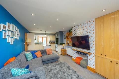 630 Stannington Road, Stannington, Sheffield, S6 6AE
