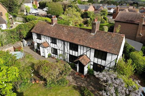 5 bedroom cottage for sale, Station Road, Harlington