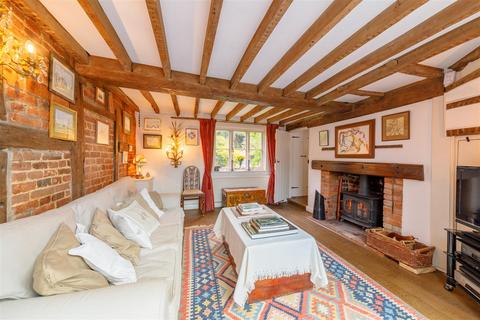 5 bedroom cottage for sale, Station Road, Harlington