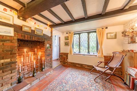 5 bedroom cottage for sale, Station Road, Harlington