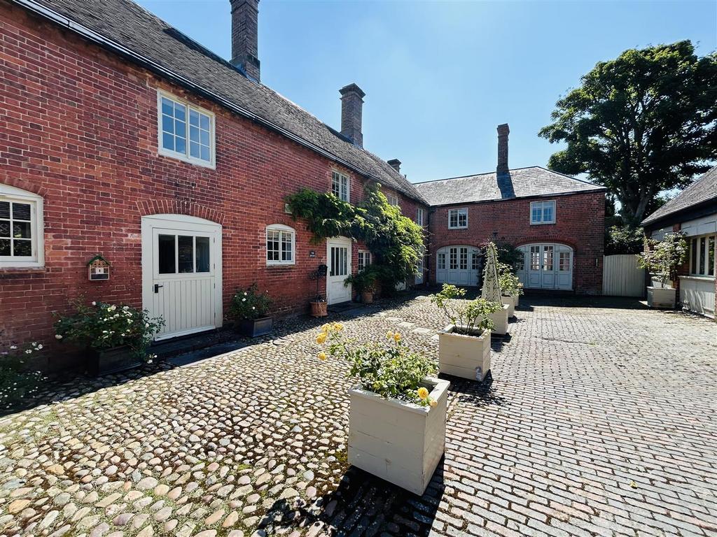 The Ostlers, 3 Patshull Hall Mews... 2 bed barn conversion - £1,150 pcm ...